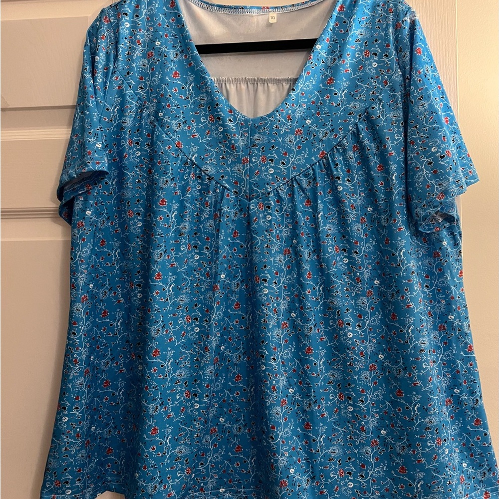 Floral Blue Women's V neck Top Size 2XL